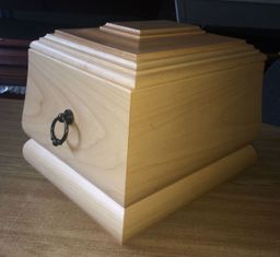 Koka un metāla urnas